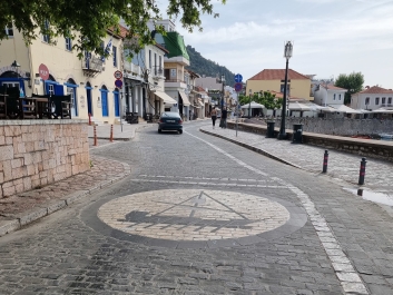Am Hafen wurde neu gepflastert      