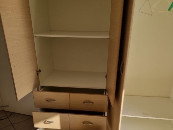 Schrank im Schlafzimmer    
