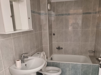 Das Badezimmer meiner neuen Wohnung in Nafpaktos   